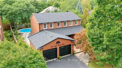 404 Aspen Forest Drive, Oakville, ON L6J 6H5