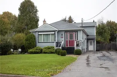 251 JENNINGS Crescent, Oakville, ON L6L 1W2