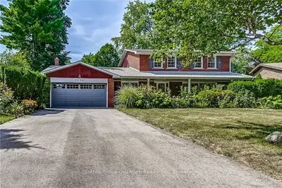 2226 CASTLESTONE Court, Mississauga, ON L5B 1Y1