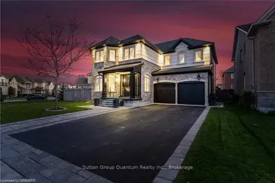 206 MILKWEED Way, Oakville, ON L6L 0A6