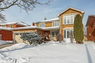 1349 PEARTREE Circle, Oakville, ON L6M 2J6