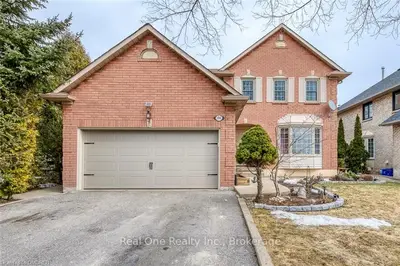106 Milbourne Crescent, Oakville, ON L6H 5P1