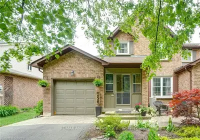 256 Ross Lane, Oakville, ON L6H 5E5