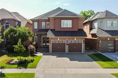 2126 WOODGATE Drive, Oakville, ON L6M 4E1