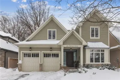 160 NELSON Street, Oakville, ON L6L 3J2