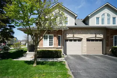 223 REBECCA Street 28, Oakville, ON L6K 3Y2