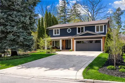 285 LAWSON Street, Oakville, ON L6J 5R7