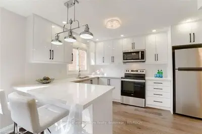 1755 RATHBURN Road E 107, Mississauga, ON L4W 2M8