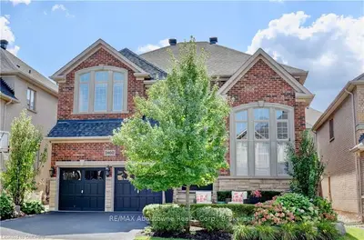 2460 RIDEAU Drive, Oakville, ON L6H 7R1