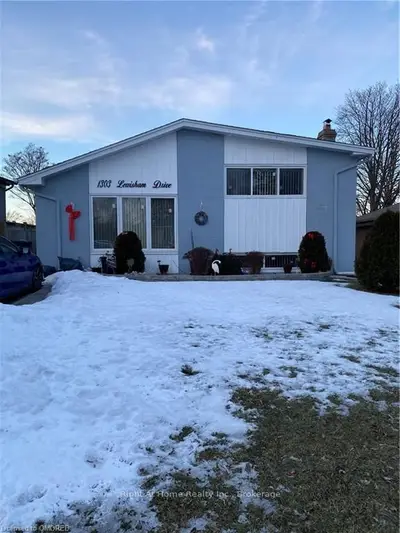 1303 LEWISHAM Drive, Mississauga, ON L5J 3P8