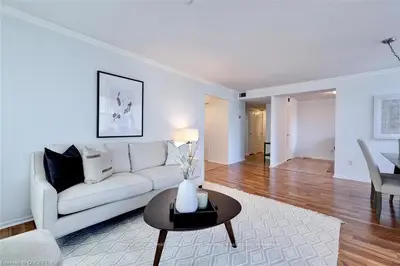 39 STAVEBANK Road 301, Mississauga, ON L5G 4N7