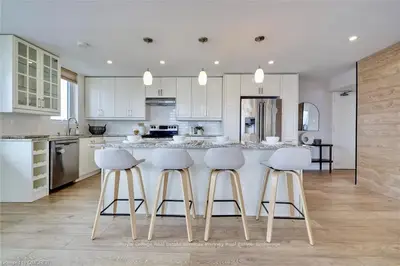 39 STAVEBANK Road 801, Mississauga, ON L5G 4N7