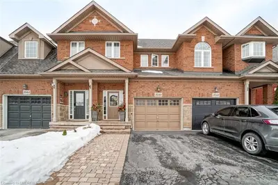 2046 REDSTONE Crescent, Oakville, ON L6M 5B1