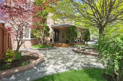 3925 MOON LILY Crescent, Mississauga, ON L5N 7P4