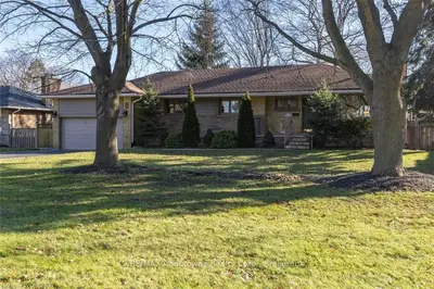 2080 Rebecca Street, Oakville, ON L6L 2A2