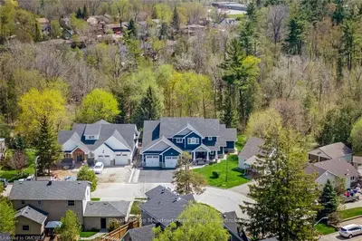 16 CHURCHILL Crescent, Halton Hills, ON L7G 2N1