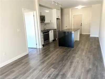 168 SABINA Drive 109, Oakville, ON L6H 7C3