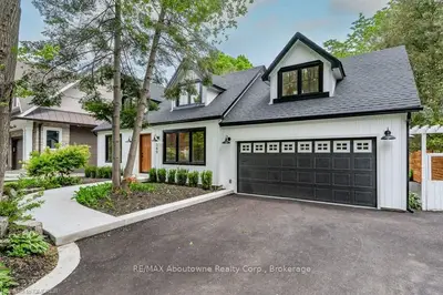 560 PATRICIA Drive, Oakville, ON L6K 1M2