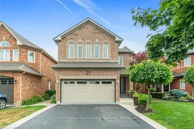27 FORSYTH Crescent, Halton Hills, ON L7G 6G3
