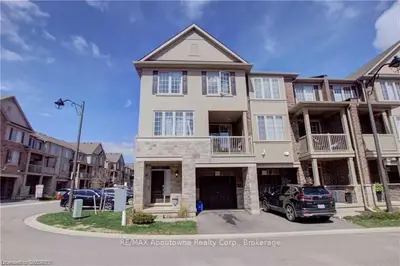 3113 BLACKFRIAR, Oakville, ON L6H 7E3
