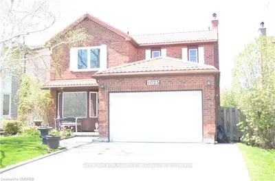 1025 SARDIS Crescent, Mississauga, ON L4W 4B2