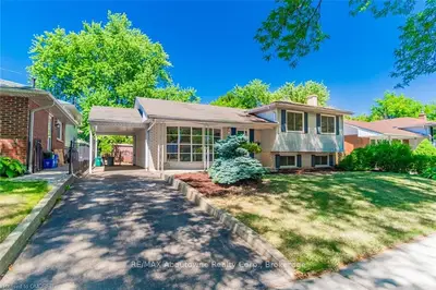 2435 Cyprus Avenue, Burlington, ON L7P 1G5