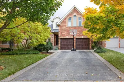 4290 CHASEWOOD Court, Burlington, ON L7M 4P8