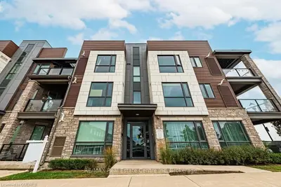 2388 KHALSA Gate 206, Oakville, ON L6M 1P5