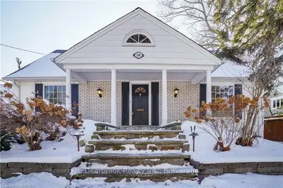 248 GLOUCESTER Avenue, Oakville, ON L6J 3W7