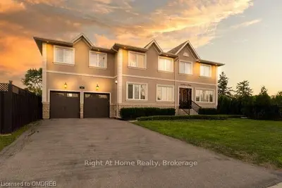 423 PINELAND Avenue, Oakville, ON L6K 1Z6