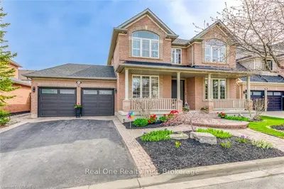 2154 GLENGROVE Crescent, Oakville, ON L6M 3X5