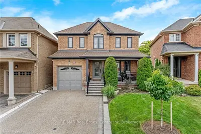 2248 Crestmont Drive, Oakville, ON L6M 5J5