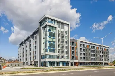95 DUNDAS Street W 115, Oakville, ON L6M 5N4