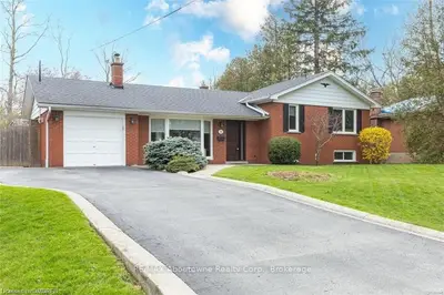 348 STANFIELD Drive W, Oakville, ON L6L 3P6