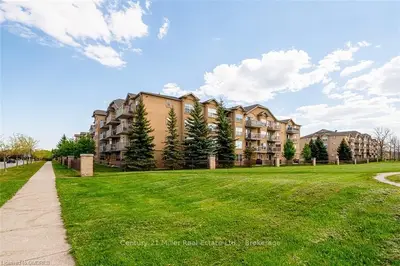 1480 BISHOPS Gate 210, Oakville, ON L6M 4N4
