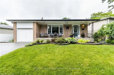 11 GREYSTONE Crescent, Halton Hills, ON L7G 1G8