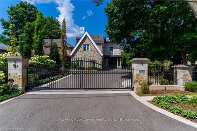 529 LAKESHORE Road W, Oakville, ON L6K 1G6