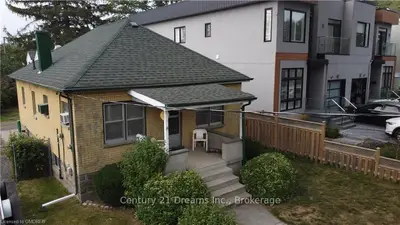14 BENSON Avenue, Mississauga, ON L5H 2P4