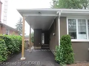 427 SAVILLE Crescent, Oakville, ON L6L 3T9