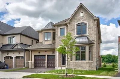 3306 Charles Biggar Drive, Oakville, ON L6M 0N3
