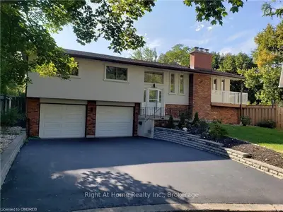 3533 RAVENSWOOD Court, Burlington, ON L7N 3L2