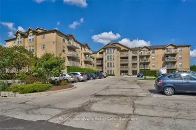 1480 Bishops Gate 414, Oakville, ON L6M 4N4