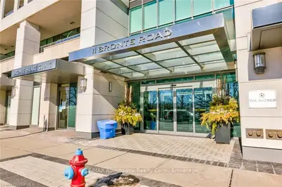 11 BRONTE Road 815, Oakville, ON L6L 0E1