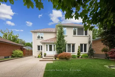 15 Glenmanor Drive, Oakville, ON L6K 2B3