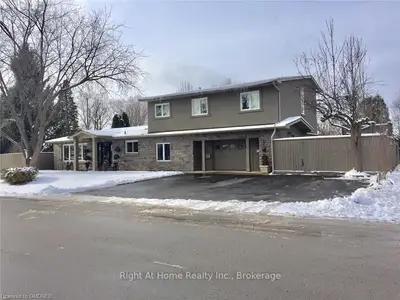 2323 Millward Avenue, Oakville, ON L6L 1W5