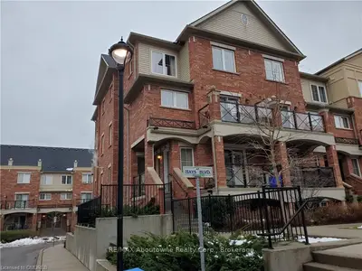 47 Hays Boulevard 20, Oakville, ON L6H 0H8
