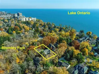 5041 Lakeshore Road, Burlington, ON L7L 1B7