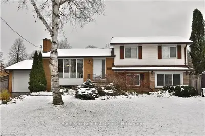 2072 Salvator Boulevard, Oakville, On L6l 1n1
