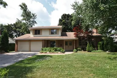 196 Walby Drive, Oakville, ON L6L 2L7