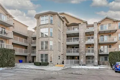 1450 BISHOPS Gate 404, Oakville, ON L6M 4N1